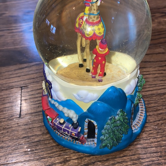 Snow Globe Circus Circus Las Vegas⭐ Clown Giraffe Train Snowglobe 6" - Picture 4 of 8